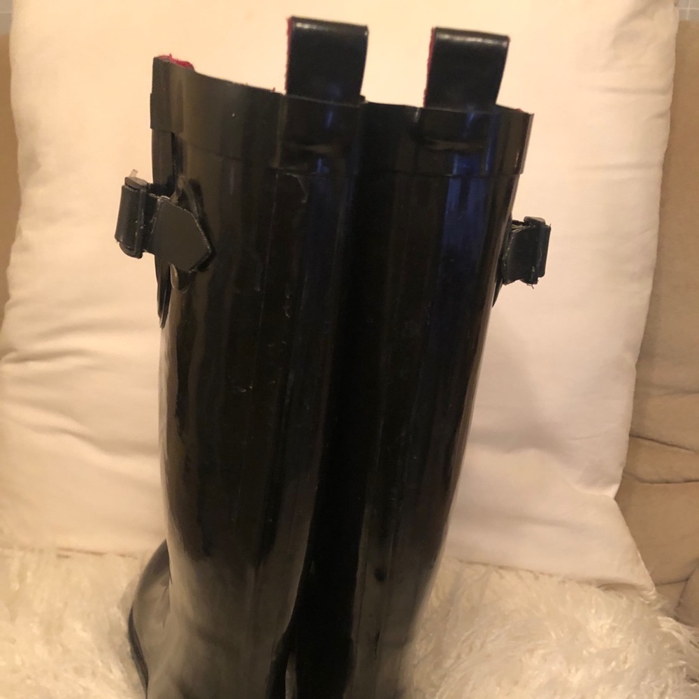 Shiny Rain Boots - Picture 5 of 8